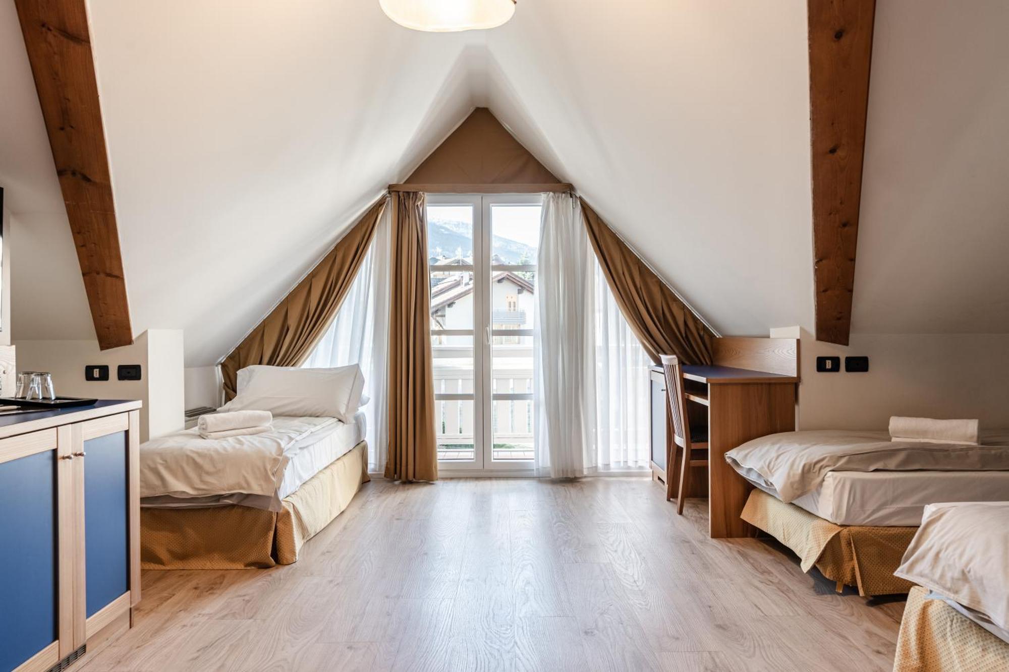 Hotel Garni Meledrio Dimaro Exteriör bild