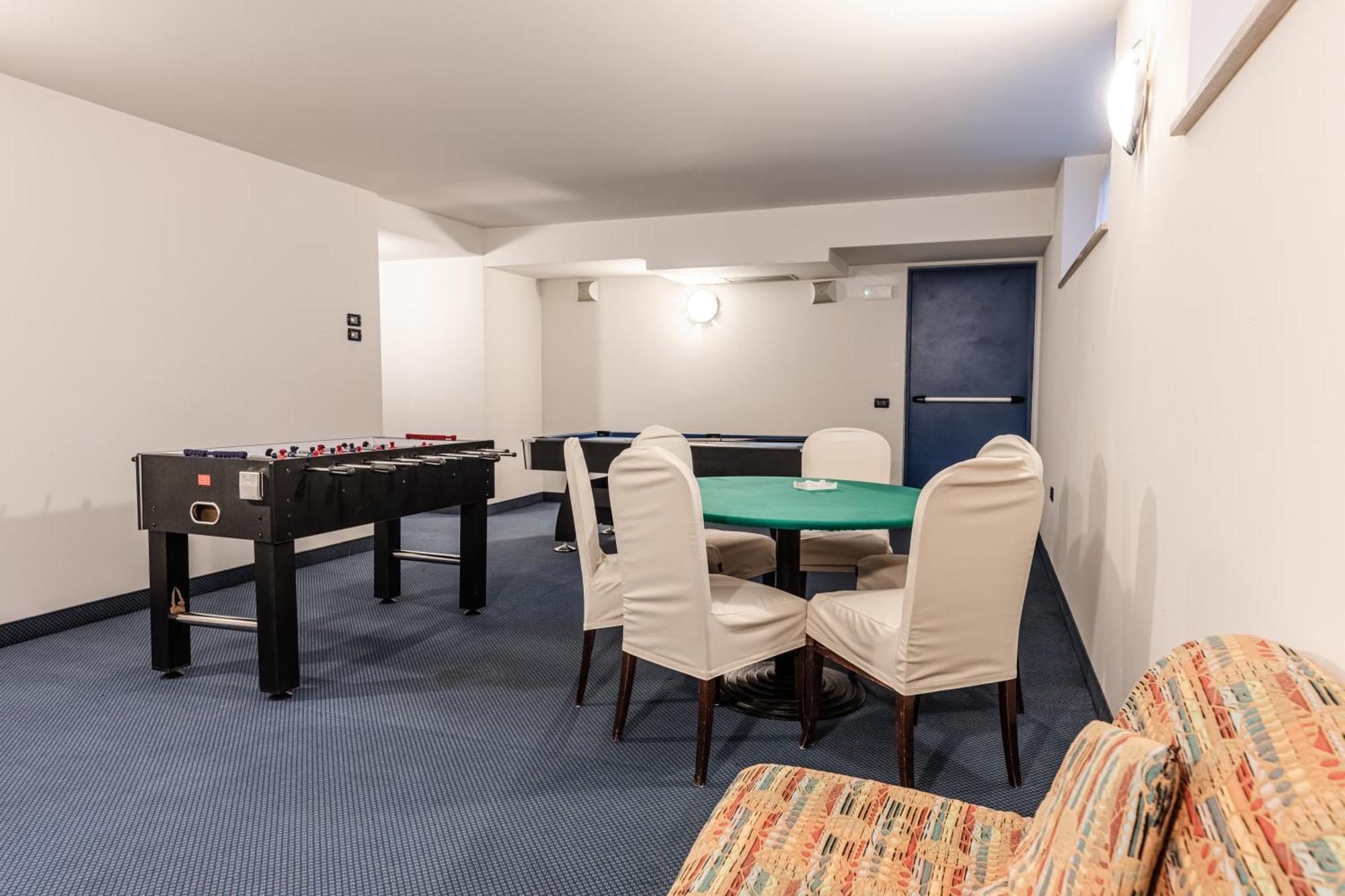 Hotel Garni Meledrio Dimaro Exteriör bild
