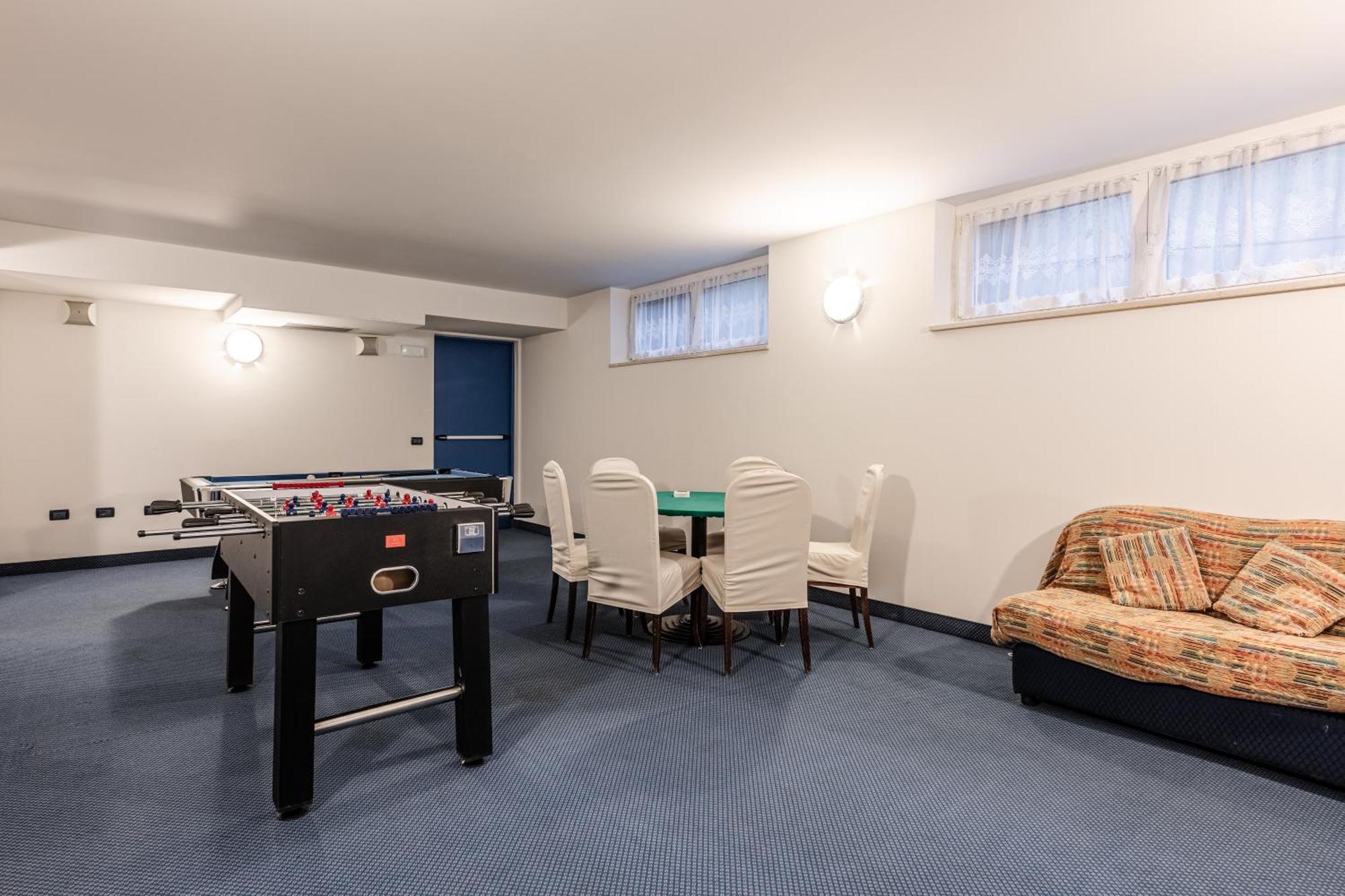 Hotel Garni Meledrio Dimaro Exteriör bild