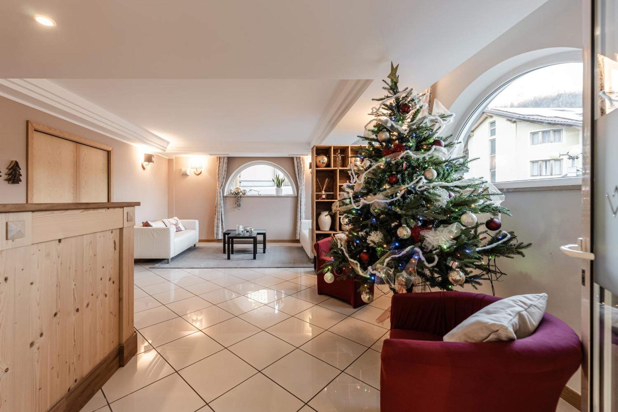 Hotel Garni Meledrio Dimaro Exteriör bild
