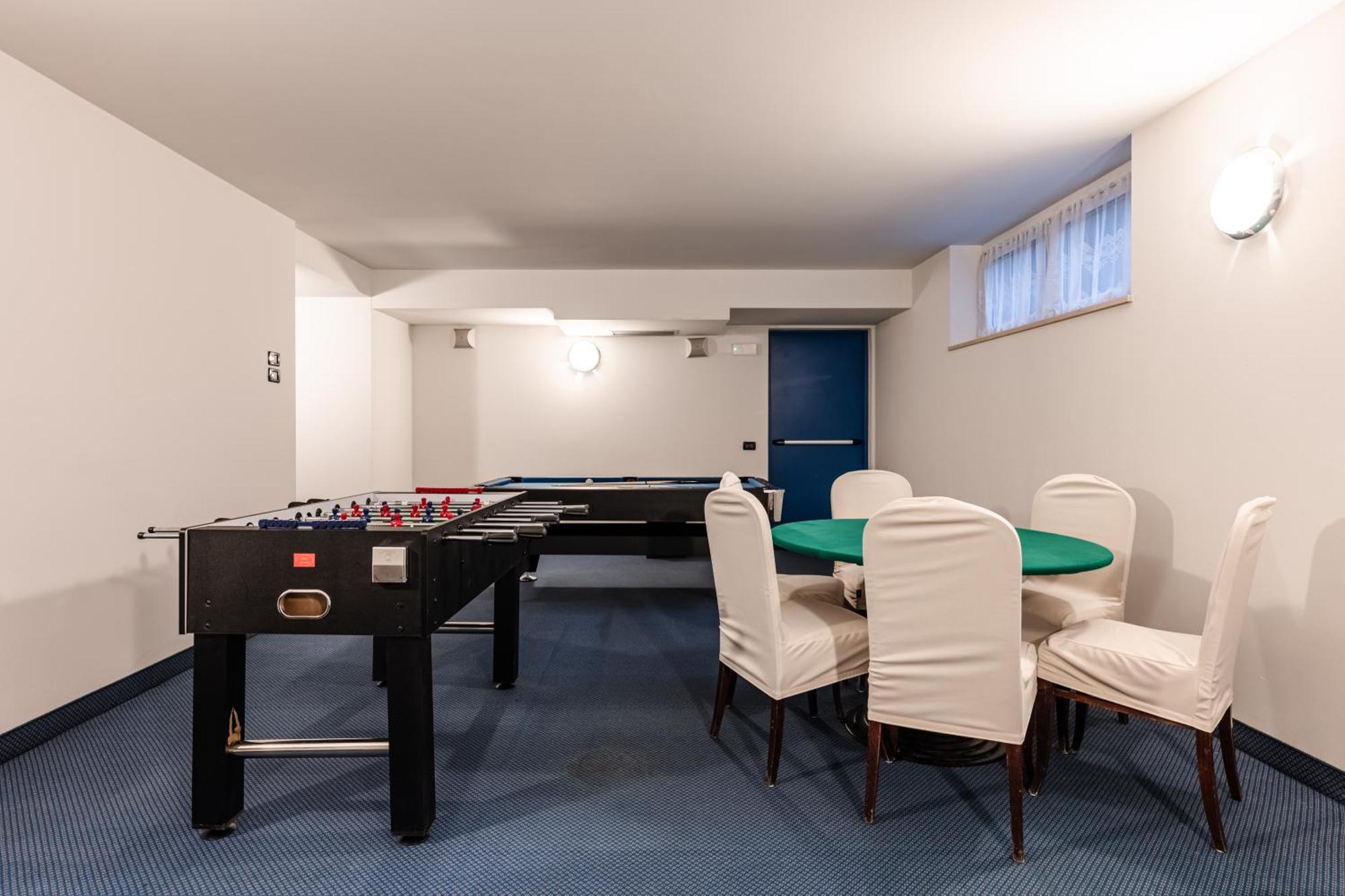 Hotel Garni Meledrio Dimaro Exteriör bild
