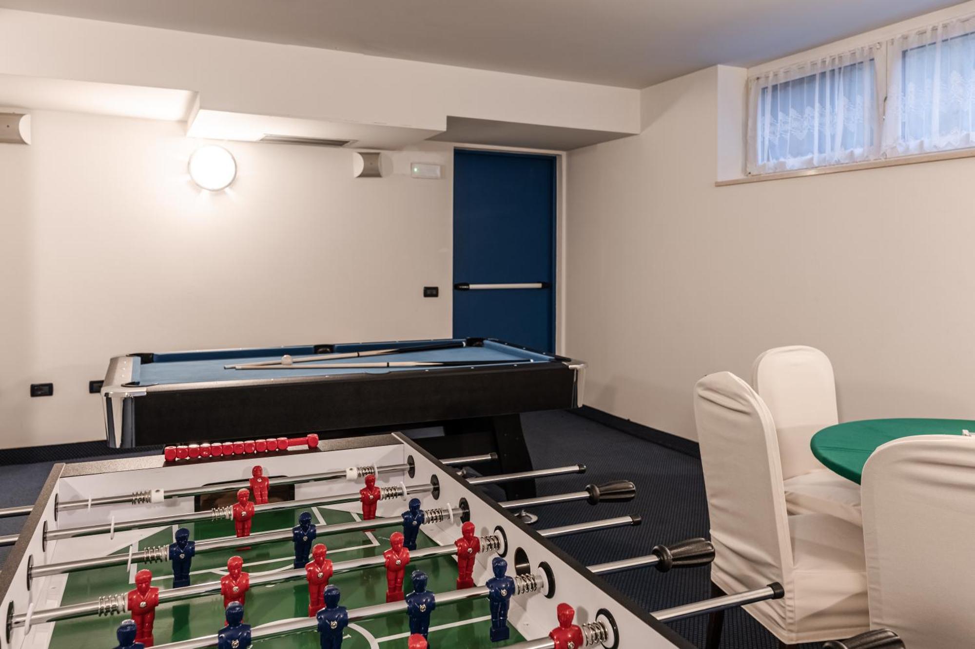 Hotel Garni Meledrio Dimaro Exteriör bild